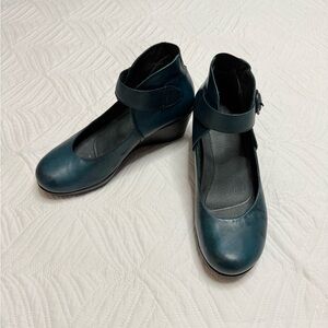 Dansko Rebel Women’s Burnished Teal Wedge Mary Jane’s. Size  39 (8.5)